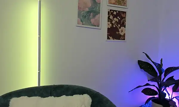 Snapshot of canelleGarces chatting on December 2025 02:19:02 AM canelleGarces online show from December 2025 02:19:02 AM