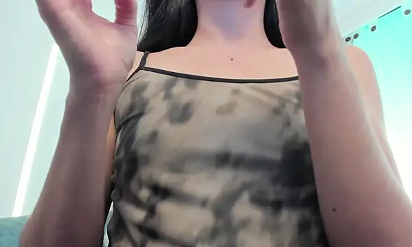 Snapshot of canelleGarces chatting on January 2026 10:41:02 PM canelleGarces online show from January 2026 10:41:02 PM