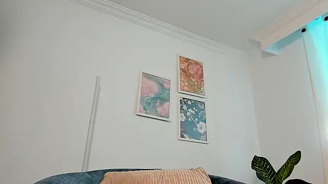 Snapshot of canelleGarces chatting on February 2026 03:19:01 PM canelleGarces online show from February 2026 03:19:01 PM