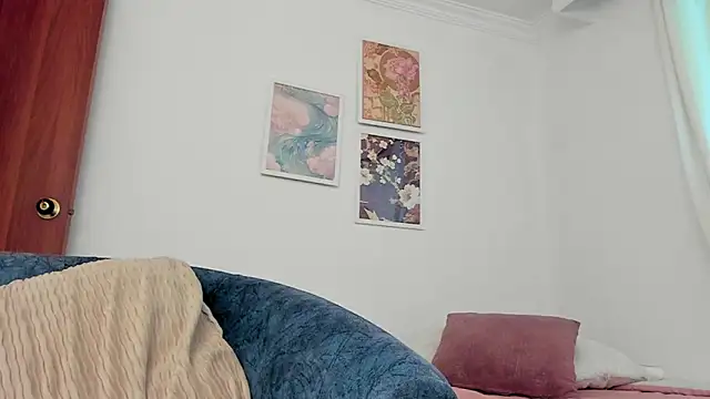 Snapshot of canelleGarces chatting on February 2026 09:47:02 PM canelleGarces online show from February 2026 09:47:02 PM