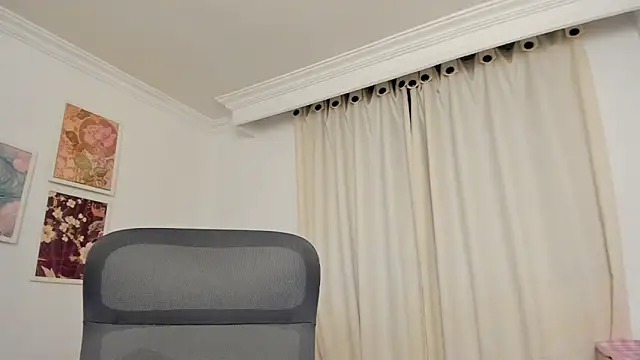 Snapshot of canelleGarces chatting on May 2026 01:57:16 AM canelleGarces online show from May 2026 01:57:16 AM