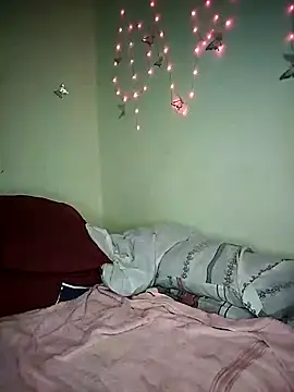 Seductive Yellow Titties online show from March 2026 03:07:02 PM