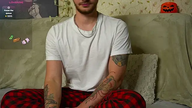 johnstoneisland online show from October 2025 08:42:02 PM