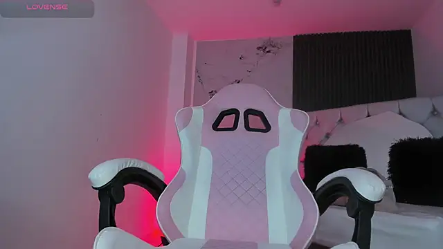 chloesagee online show from September 2025 11:43:01 PM