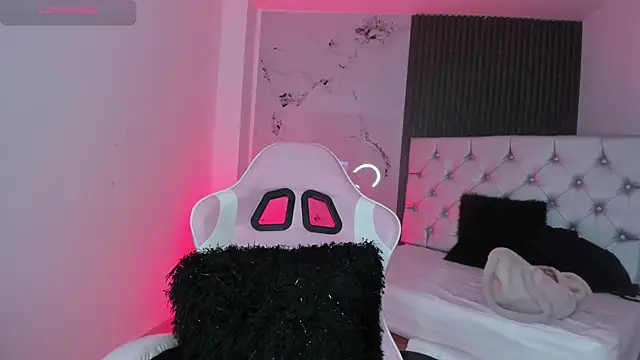 chloesagee online show from October 2025 10:07:01 PM