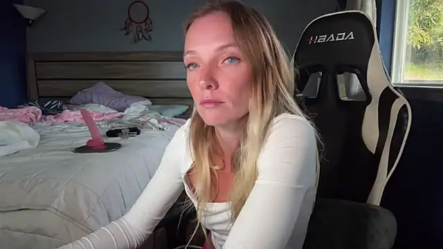 ajmiller25 online show from April 2026 02:06:01 AM