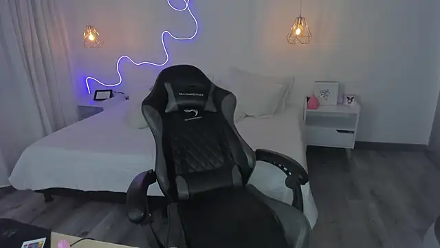 Noahcryptic online show from January 2026 04:29:01 AM