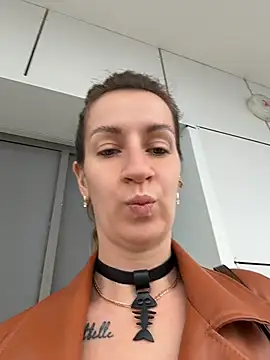 EvvaMur online show from May 2026 01:33:02 AM