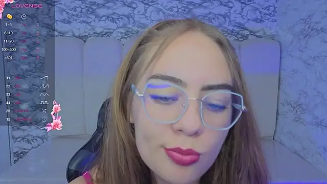 Luna Star v online show from November 2025 03:41:01 AM