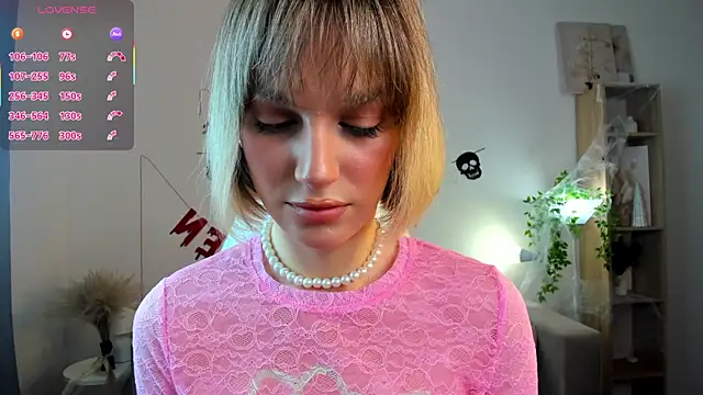 Ice Strawberry online show from October 2025 03:07:02 AM