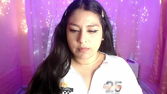 Snapshot of Aitana_200 chatting on September 2025 02:08:01 PM Aitana 200 online show from September 2025 02:08:01 PM