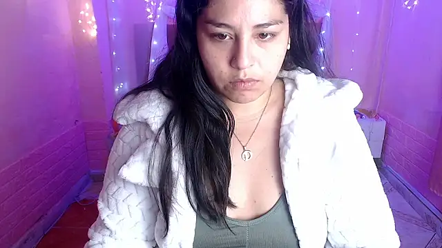 Snapshot of Aitana_200 chatting on September 2025 01:15:02 PM Aitana 200 online show from September 2025 01:15:02 PM