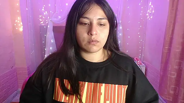 Snapshot of Aitana_200 chatting on October 2025 01:17:02 PM Aitana 200 online show from October 2025 01:17:02 PM