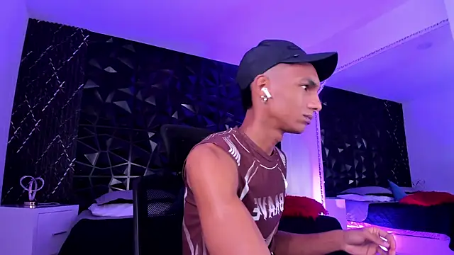 JulienSaint online show from November 2025 12:16:01 PM