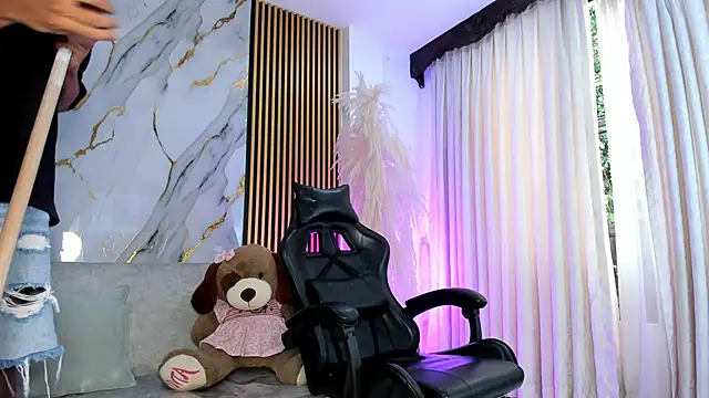 JulienSaint online show from December 2025 12:25:02 PM