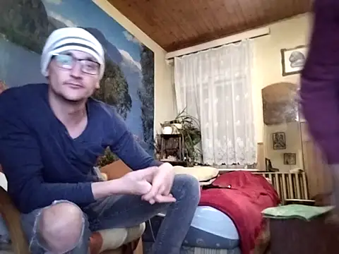 Snapshot of beda_gergo chatting on November 2025 11:27:01 PM beda gergo online show from November 2025 11:27:01 PM