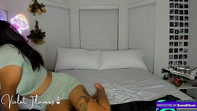 Snapshot of violetttflowers chatting on February 2026 02:32:01 AM violetttflowers online show from February 2026 02:32:01 AM