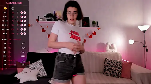 BellaCaress online show from November 2025 02:33:02 AM