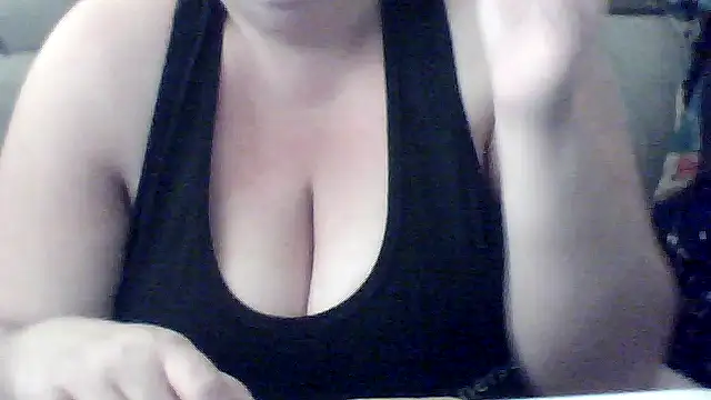 Snapshot of Valendra_ chatting on October 2025 07:29:01 AM Valendra online show from October 2025 07:29:01 AM