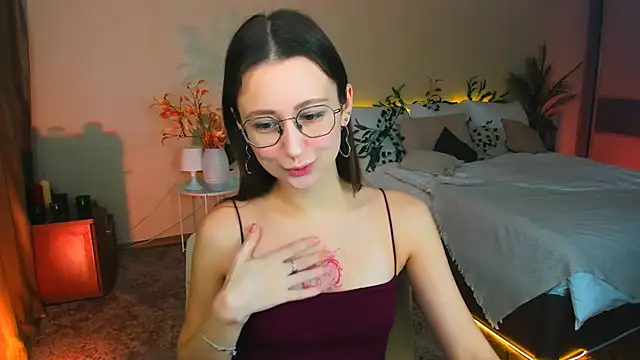 YourLovellyStory online show from November 2025 09:20:02 AM