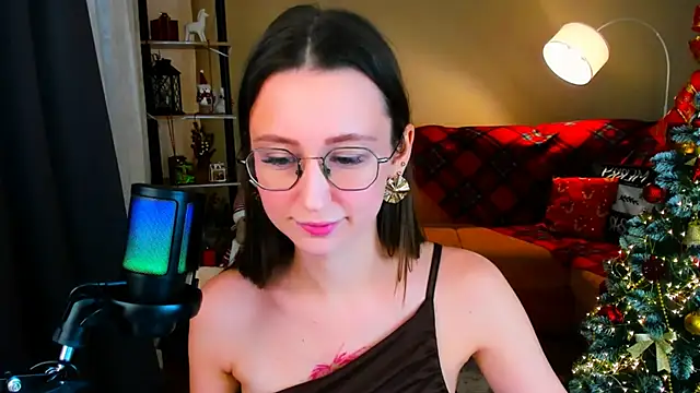 YourLovellyStory online show from December 2025 04:55:02 PM