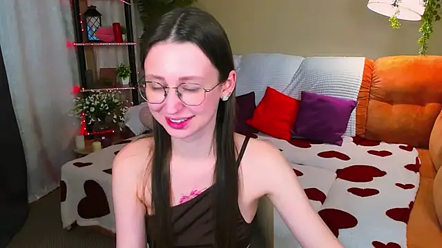 YourLovellyStory online show from April 2026 12:21:02 PM