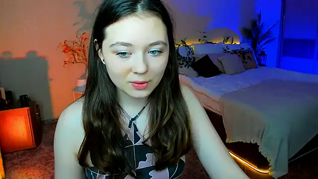 AlluringLookk online show from November 2025 04:41:02 PM