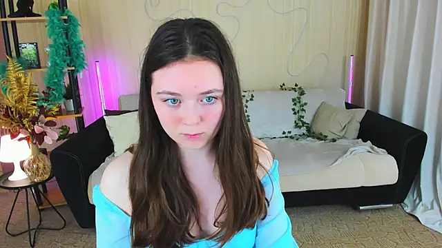 AlluringLookk online show from November 2025 04:42:01 PM