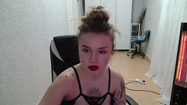 AngelicaHollywood online show from November 2025 08:00:01 PM