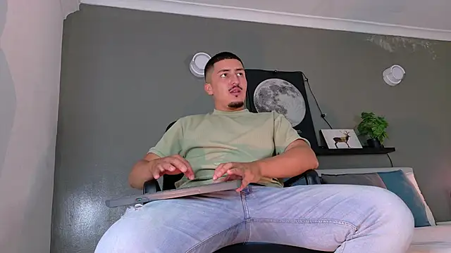 Snapshot of MrFox__ chatting on October 2025 07:29:02 PM MrFox online show from October 2025 07:29:02 PM