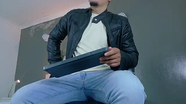 Snapshot of MrFox__ chatting on November 2025 07:23:02 PM MrFox online show from November 2025 07:23:02 PM