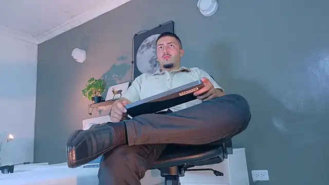 Snapshot of MrFox__ chatting on November 2025 07:56:01 PM MrFox online show from November 2025 07:56:01 PM