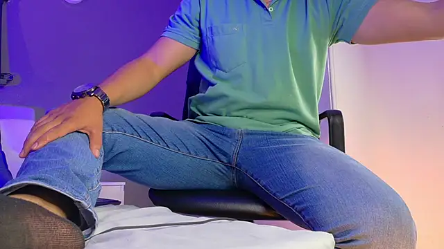 Snapshot of MrFox__ chatting on December 2025 12:05:01 AM MrFox online show from December 2025 12:05:01 AM