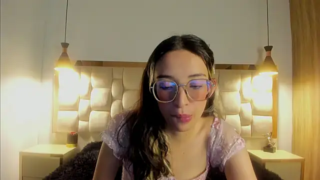 Snapshot of Emilia_Bons chatting on October 2025 01:14:01 PM Emilia Bons online show from October 2025 01:14:01 PM