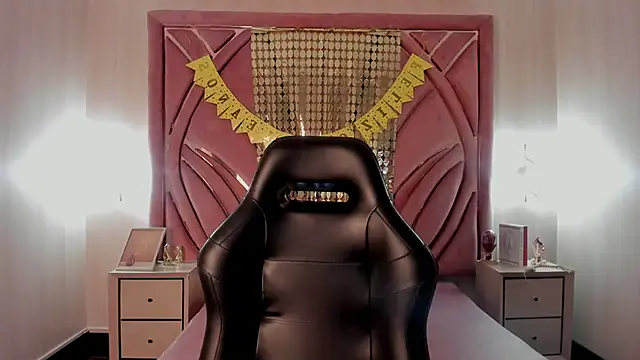 Snapshot of Emilia_Bons chatting on October 2025 02:51:02 PM Emilia Bons online show from October 2025 02:51:02 PM