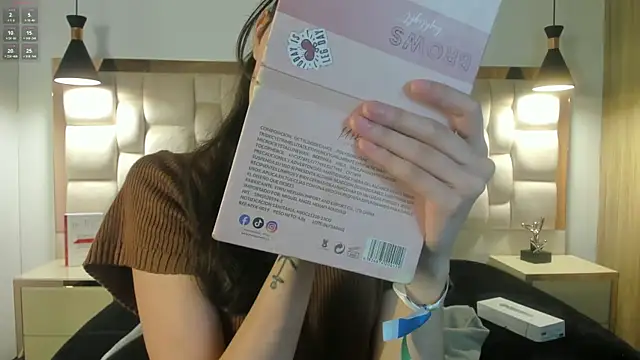 Emilia Bons online show from March 2026 01:40:02 PM