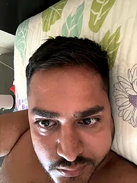 Snapshot of blrguychub chatting on September 2025 04:12:02 AM blrguychub online show from September 2025 04:12:02 AM