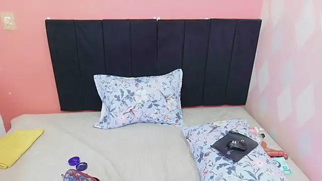 curvybrunnett online show from April 2026 12:10:01 PM