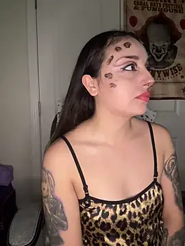 CharmingMaddie online show from December 2025 05:13:01 AM