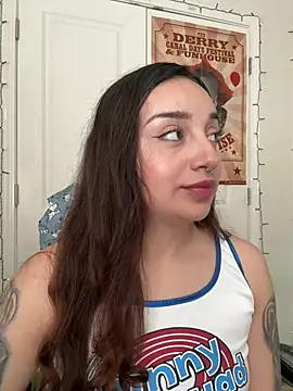 Snapshot of CharmingMaddie chatting on April 2026 03:15:02 PM CharmingMaddie online show from April 2026 03:15:02 PM