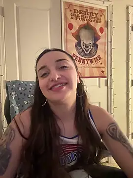 Snapshot of CharmingMaddie chatting on April 2026 05:11:01 AM CharmingMaddie online show from April 2026 05:11:01 AM