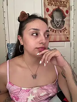 Snapshot of CharmingMaddie chatting on April 2026 07:58:01 PM CharmingMaddie online show from April 2026 07:58:01 PM