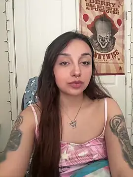 Snapshot of CharmingMaddie chatting on April 2026 03:33:02 PM CharmingMaddie online show from April 2026 03:33:02 PM