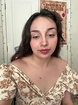 Snapshot of CharmingMaddie chatting on April 2026 05:14:01 PM CharmingMaddie online show from April 2026 05:14:01 PM
