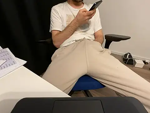 Frankieyyy1 online show from April 2026 10:03:02 PM