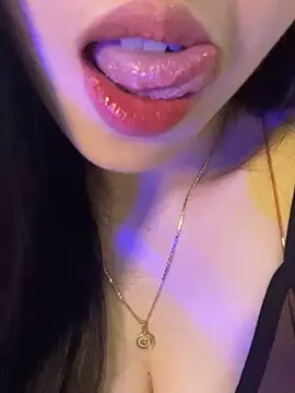 Snapshot of Mon_monbaby chatting on November 2025 06:19:02 PM Mon monbaby online show from November 2025 06:19:02 PM