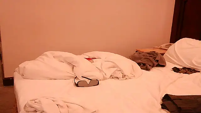 bigbb101011 online show from September 2025 01:49:01 PM