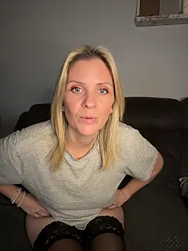 Lexi-Lux-X online show from November 2025 02:24:02 PM