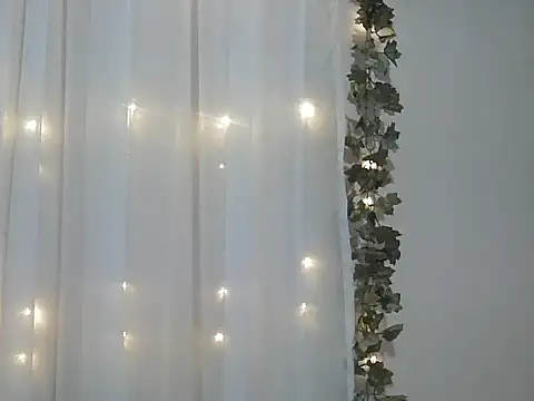 angelainparis28 online show from November 2025 04:44:01 AM