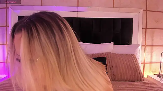 GretaVelvet online show from February 2026 07:45:01 PM